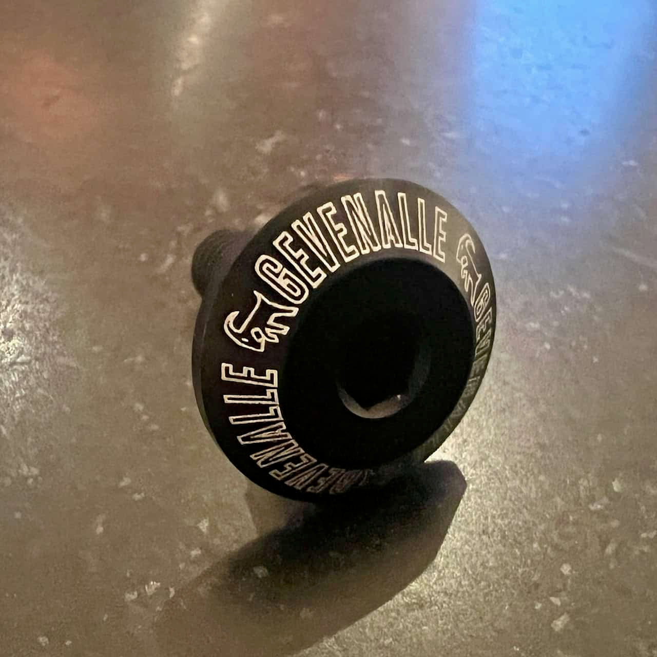 OM Short Bolts