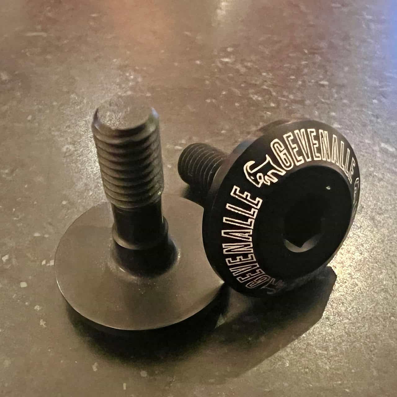 OM Short Bolts